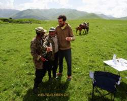 Anusch lini! - "Prost" auf Armenisch...das in der Flasche ist kein Wasser ;-)