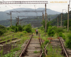 Teils führen die Wanderungen auch über unübliche Wege...