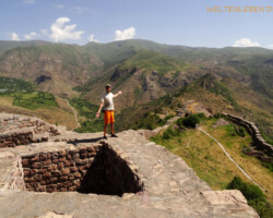 Hoch oben mit tollem Blick: Die Ruine der Festung Smbataberd aus dem 5. bzw. 8./9 Jhd. n. Chr.