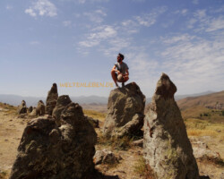 Was sich hier wohl für Geschichten abgespielt haben mögen? Der Ausblick und die Gegend von Zorats Karer sind auf jeden Fall fantastisch!