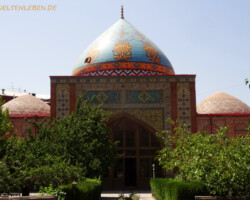 Die märchenhaft anmutende Blaue Moschee aus dem 18. Jahrhundert ist die einzig derzeit noch genutzte Moschee in Armenien. Und ist die wunderschönste Moschee, die wir bislang sehen durften!