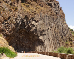 Tausende Steinstelen bilden an verschiedenen Stellen optisch reizvolle Höhlenformationen - die Symphony of Stones.