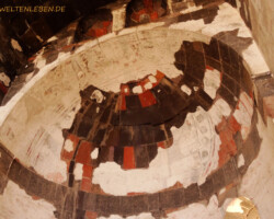 Talin beherbergt das einzig überlebende armenische Beispiel eines Wandgemäldes mit Christus inmitten der Büsten seiner Apostel. Leider sind auch hier nur noch die Überreste zu sehen. Wie prächtig alles einstmals gewesen sein muss!